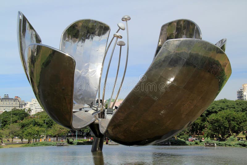Floralis Generica photographie stock libre de droits Floralis Generica photographie stock libre de droits
