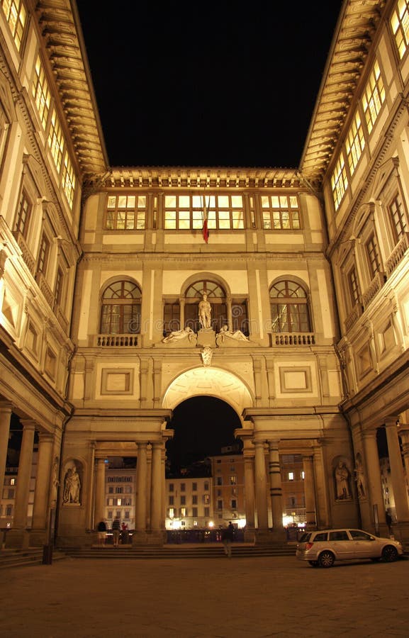 Florence, Gallery of the Ufizzi at night