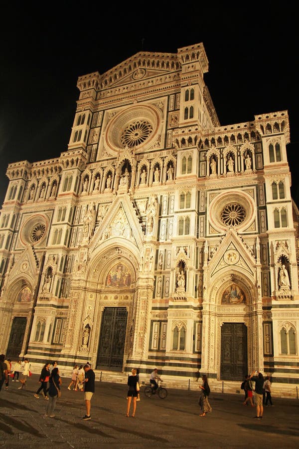 Florence, Itali? - September 03, 2017: Beautiful Piazza del Duomo Cathedral Vierkante kathedraal in de nacht royalty-vrije stock afbeelding Florence, Itali? - September 03, 2017: Beautiful Piazza del Duomo Cathedral Vierkante kathedraal in de nacht royalty-vrije stock afbeelding