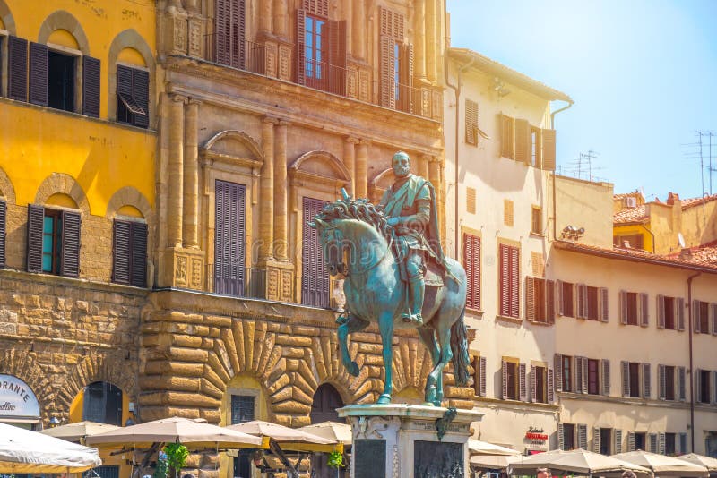 Florence, Italie - 24 08 2018 : Statue équestre de Cosimo I de Me photo stock Florence, Italie - 24 08 2018 : Statue équestre de Cosimo I de Me photo stock
