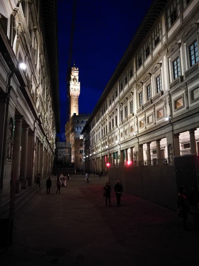 Florencia por noche Mirada artística en colores vivos foto de archivo libre de regalías Florencia por noche Mirada artística en colores vivos foto de archivo libre de regalías