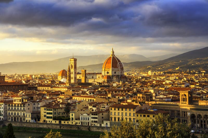 Florencja lub Firenze, Duomo katedry punkt zwrotny Zmierzchu widok od
