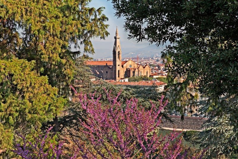 Florença, Toscânia, Itália: vista da catedral Basílica di Sant fotografia de stock Florença, Toscânia, Itália: vista da catedral Basílica di Sant fotografia de stock