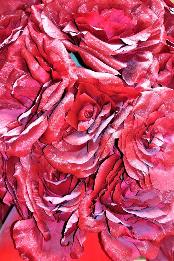 Flores artificiais decorativas coloridas vibrantes imagem de stock royalty free Flores artificiais decorativas coloridas vibrantes imagem de stock royalty free