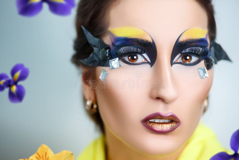 Flores del verano de la mujer fotografía de archivo libre de regalías Flores del verano de la mujer fotografía de archivo libre de regalías