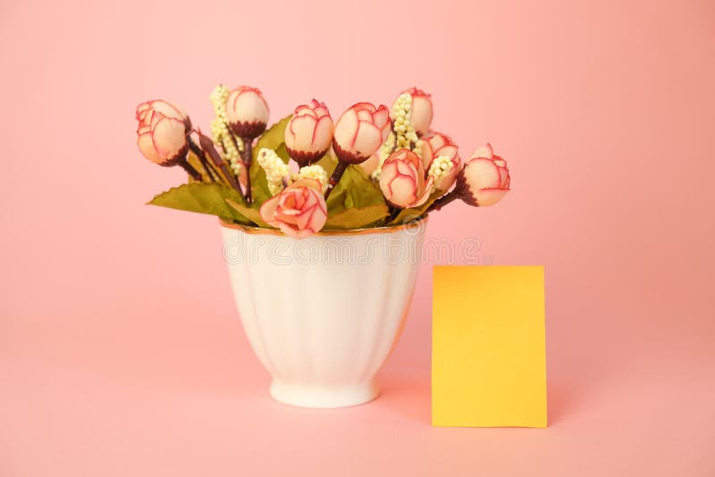 Flores Em Porcelana E Folha De Papel Em Branco Para Mensagem Romântica. Decoração Da Primavera Aconchegante. Conceito De Bom Dia. Foto de Stock - Imagem de copo, romântico: 178297568 Flores Em Porcelana E Folha De Papel Em Branco Para Mensagem Romântica. Decoração Da Primavera Aconchegante. Conceito De Bom Dia. Foto de Stock - Imagem de copo, romântico: 178297568