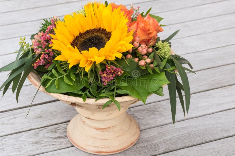 Flower arrangement in vase. royalty free stock images Flower arrangement in vase. royalty free stock images