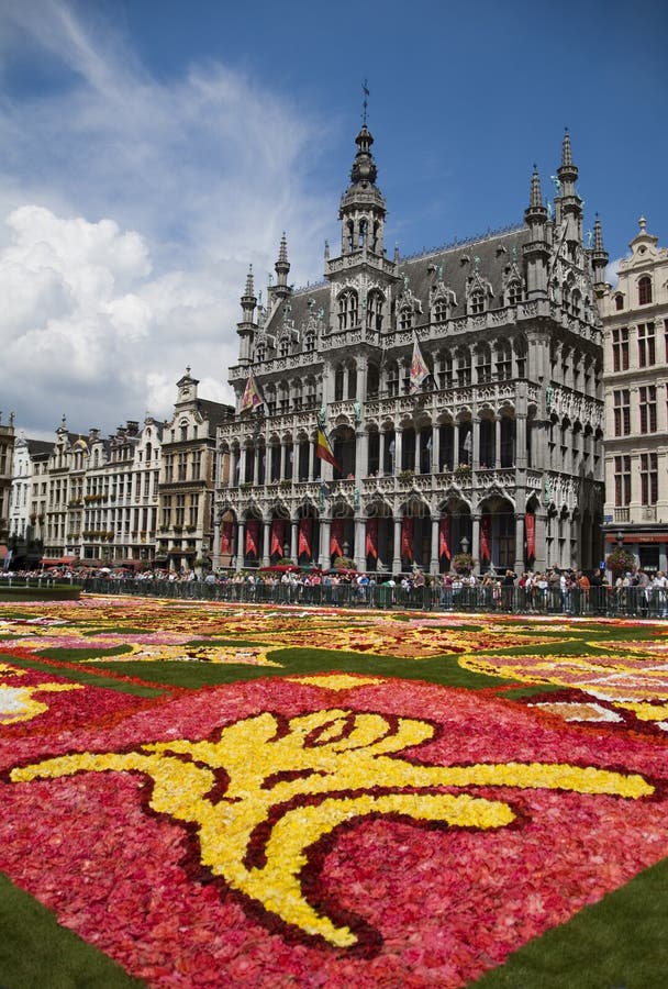 Flower carpet in Brussels 2010 - Brussels symbol