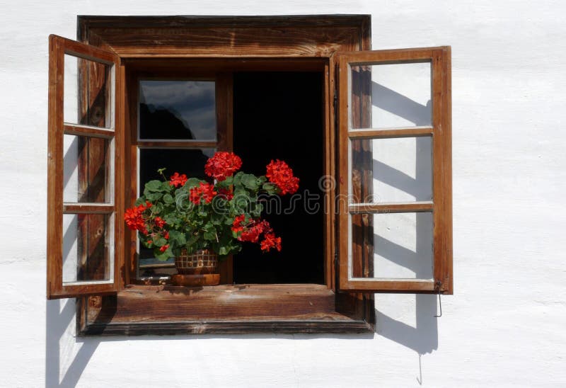 Květinové zdobené venkovské okno