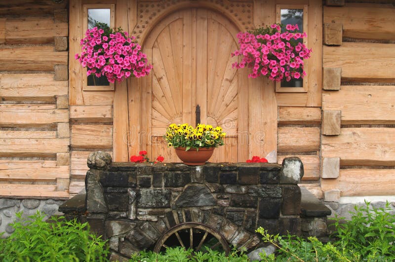 Fiori sul iscrizione di legno casa.