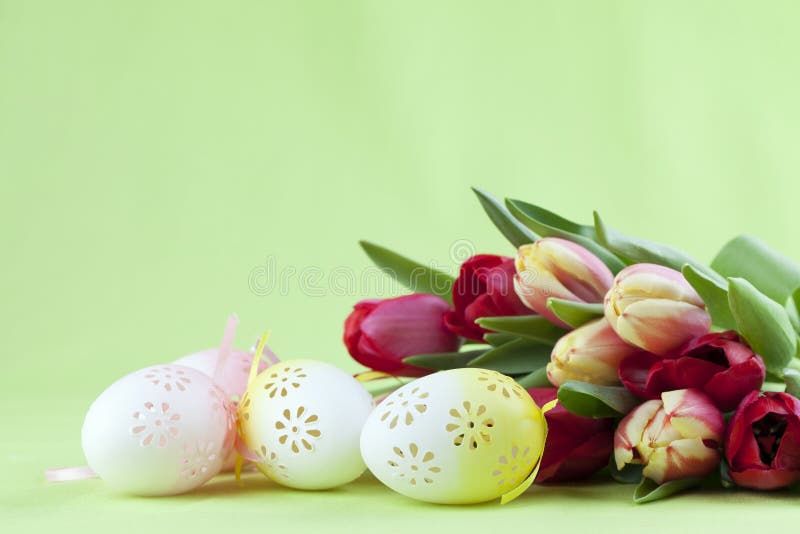 Flowery Easter eggs and tulips