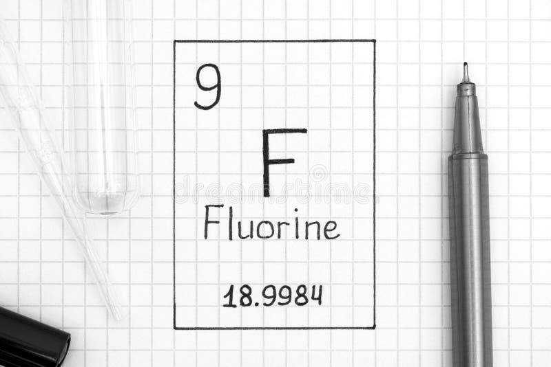 Fluor F chemisches Element der Handschrift mit schwarzem Stift, Testwanne stockbilder Fluor F chemisches Element der Handschrift mit schwarzem Stift, Testwanne stockbilder