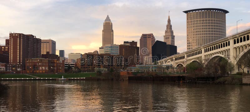 Fluss Cleveland Ohio Downtown City Skylines Cuyahoga stockbilder Fluss Cleveland Ohio Downtown City Skylines Cuyahoga stockbilder