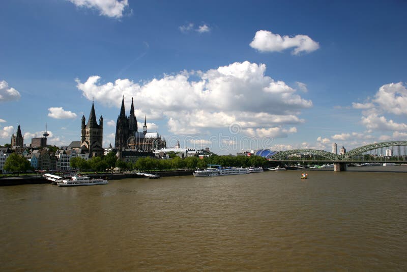 Fluss Rhein und Kathedrale von Köln