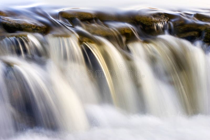 Flusswasserfall stockbilder