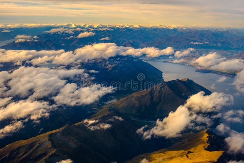 Flyg- landskapsikt av bergskedja och sjön Wakatipu, NZ arkivbilder Flyg- landskapsikt av bergskedja och sjön Wakatipu, NZ arkivbilder
