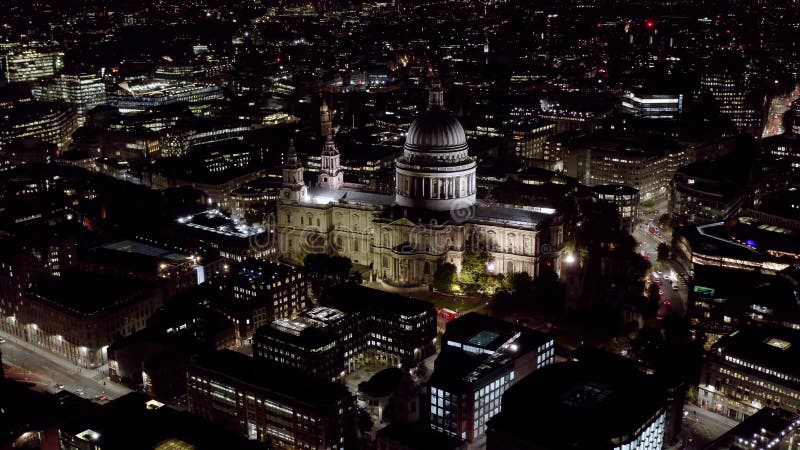 Flyg- nattsikt av Sts Paul domkyrka i London arkivfoto Flyg- nattsikt av Sts Paul domkyrka i London arkivfoto