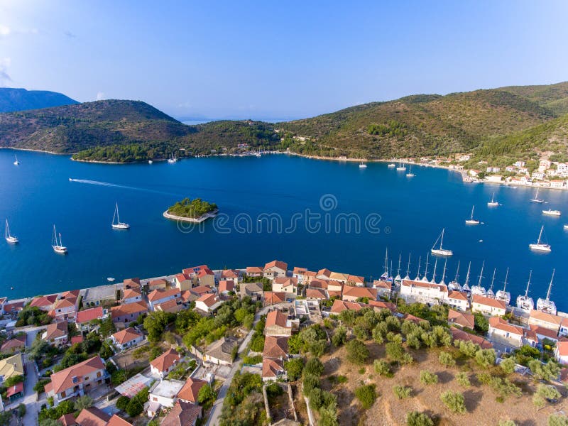 Flyg- panorama av den Vathy Ithaca ön i Grekland royaltyfria bilder Flyg- panorama av den Vathy Ithaca ön i Grekland royaltyfria bilder