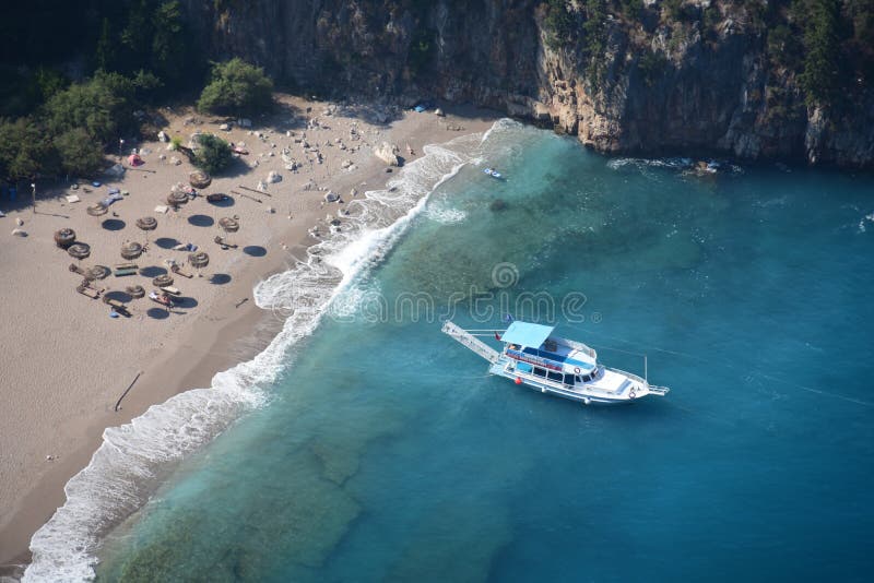 Flyg- sikt av Butterfly Valley i Oludeniz Bästa sikt för soligt sommarstrandlandskap Fethiye Turkiet naturgränsmärke arkivfoton Flyg- sikt av Butterfly Valley i Oludeniz Bästa sikt för soligt sommarstrandlandskap Fethiye Turkiet naturgränsmärke arkivfoton