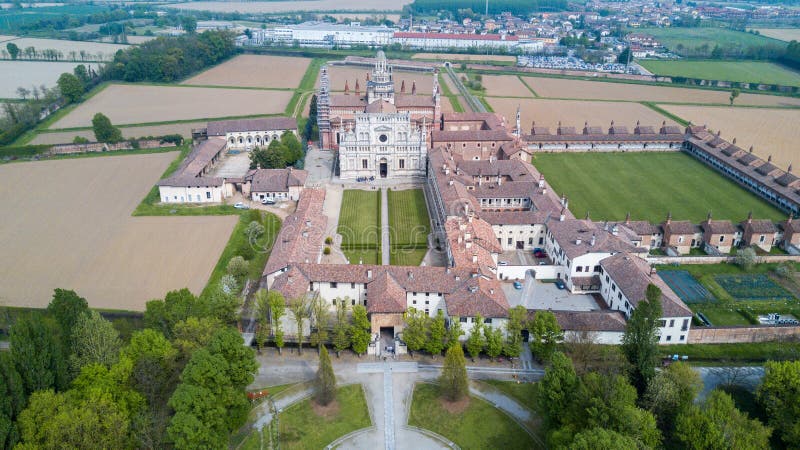 Flyg- sikt av de Certosa dina Pavia, kloster och relikskrin i landskapet av Pavia, Lombardia, Italien arkivfoton Flyg- sikt av de Certosa dina Pavia, kloster och relikskrin i landskapet av Pavia, Lombardia, Italien arkivfoton
