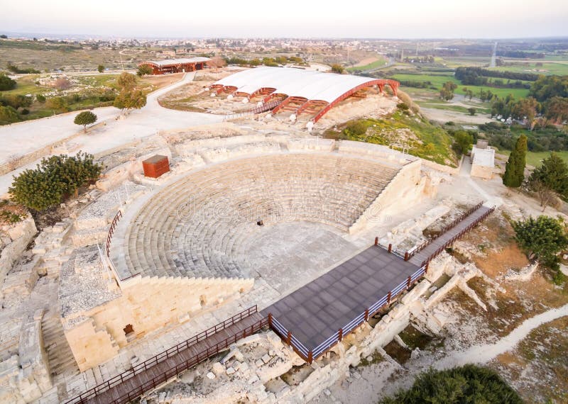 Flyg- sikt av den forntida teatern av Kourion fotografering för bildbyråer Flyg- sikt av den forntida teatern av Kourion fotografering för bildbyråer