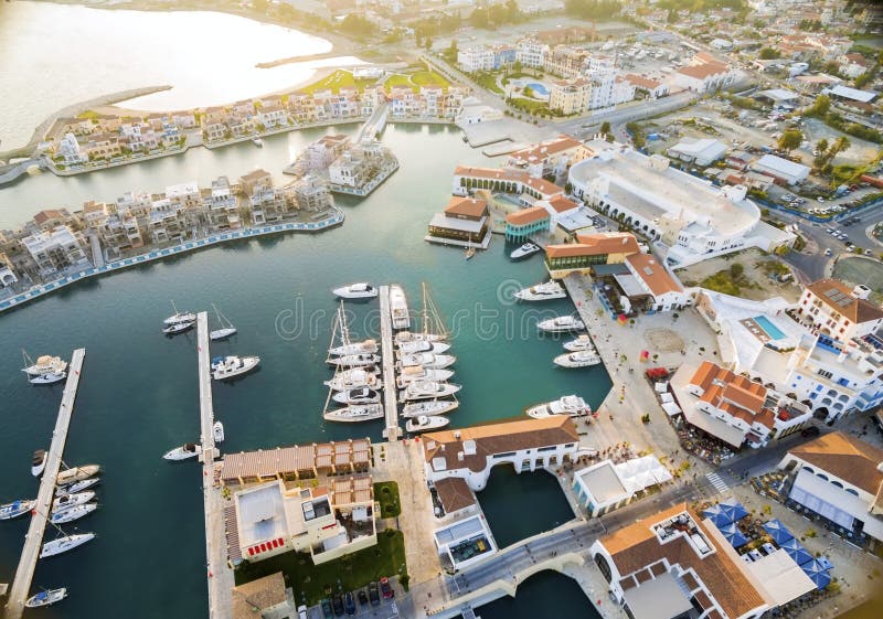 Flyg- sikt av den Limassol marina, Cypern arkivbilder Flyg- sikt av den Limassol marina, Cypern arkivbilder