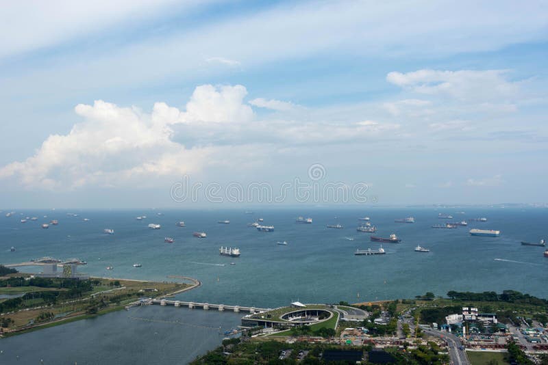 Flyg- sikt av det singapore havet med galter royaltyfria bilder Flyg- sikt av det singapore havet med galter royaltyfria bilder