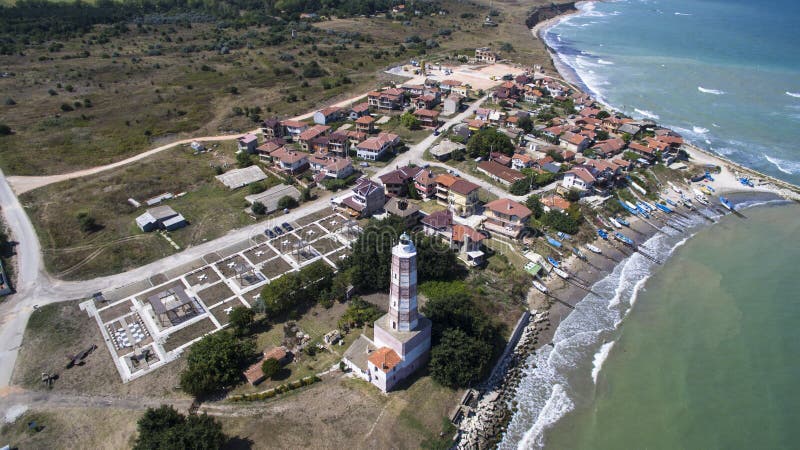 Flyg- sikt av en gammal fyr på Blacket Sea, Bulgarien royaltyfri foto Flyg- sikt av en gammal fyr på Blacket Sea, Bulgarien royaltyfri foto