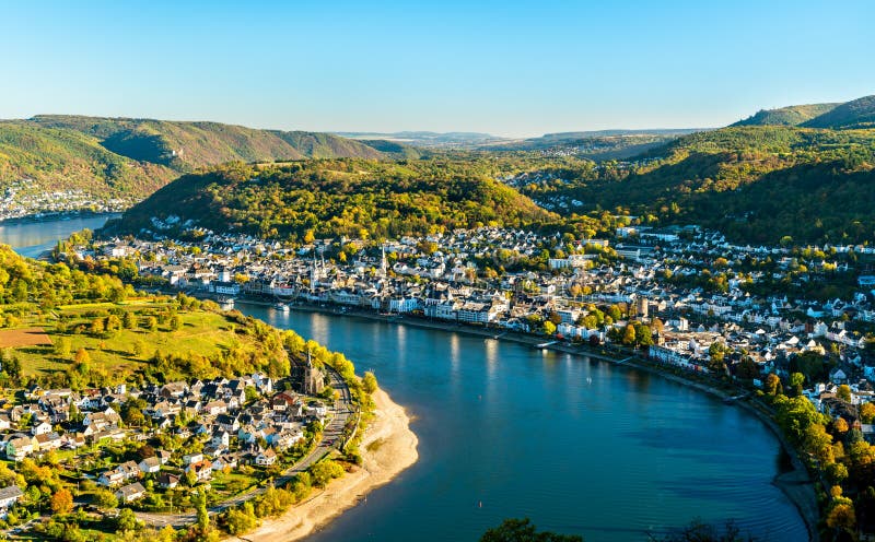 Flyg- sikt av Filsen och Boppard städer med Rhen i Tyskland royaltyfri fotografi Flyg- sikt av Filsen och Boppard städer med Rhen i Tyskland royaltyfri fotografi
