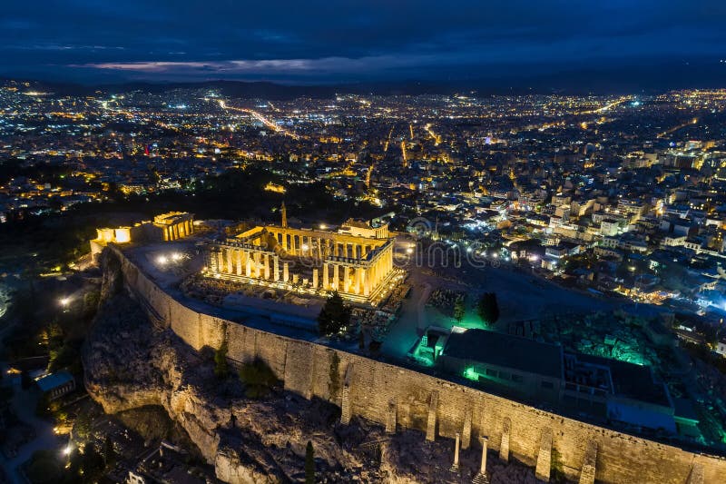 Flyg- sikt av parthenonen och akropolen i Aten