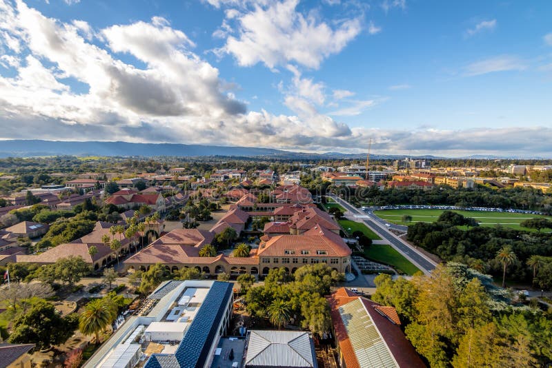 Flyg- sikt av Stanford University Campus - Palo Alto, Kalifornien, USA royaltyfri fotografi Flyg- sikt av Stanford University Campus - Palo Alto, Kalifornien, USA royaltyfri fotografi