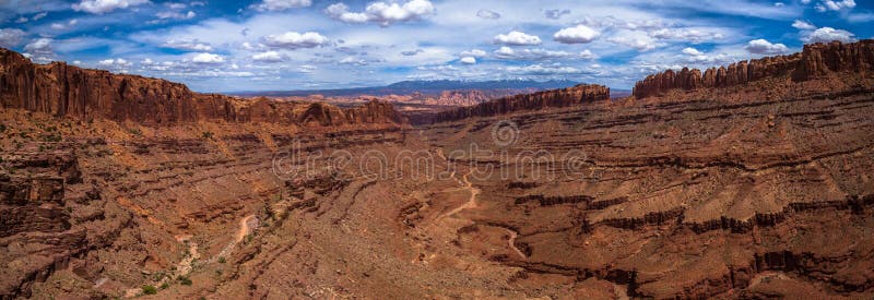 Flyg- surrfoto - det härliga ökenlandskapet av Moab Utah royaltyfri fotografi Flyg- surrfoto - det härliga ökenlandskapet av Moab Utah royaltyfri fotografi