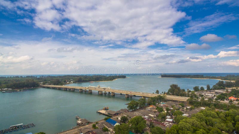 Download FlygfotograferingSarasin Bro Phuket Fotografering för Bildbyråer - Bild av raft, landskap: 106835879