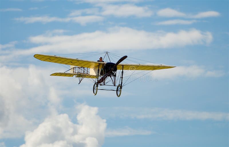 Flygplan i himlen på västkusten royaltyfria foton Flygplan i himlen på västkusten royaltyfria foton
