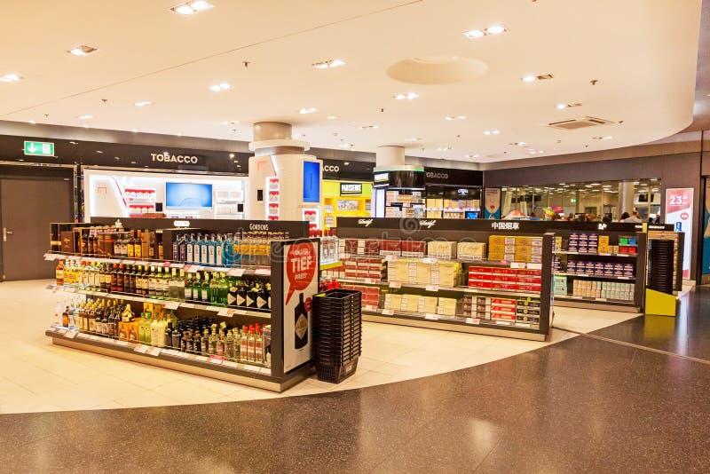 Rabatttullfri vara shoppar redaktionell fotografering för Rabatttullfri vara shoppar redaktionell fotografering för