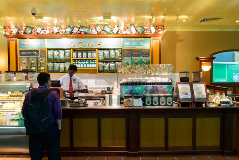 Inredning på ett café på flygplatsen arkivbild