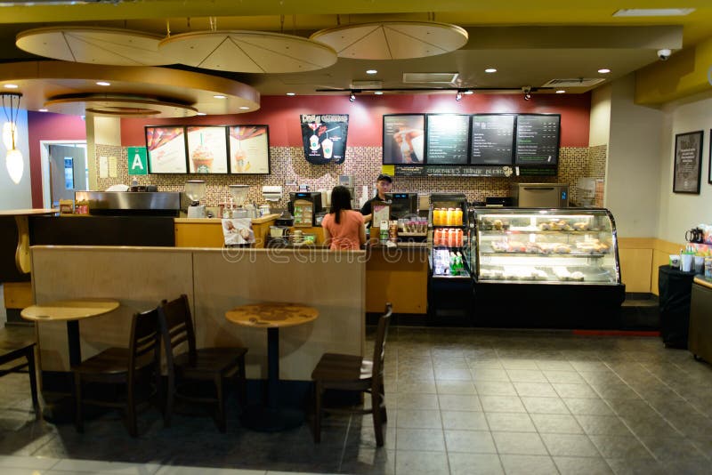 Inredning på ett café på flygplatsen fotografering för bildbyråer