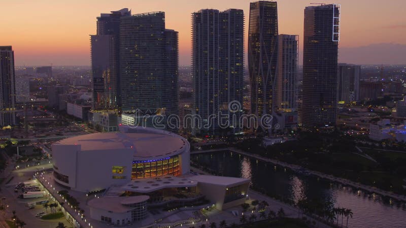 Flygtvinnande skott från American Airlines Arena Downtown Miami FL 4 k 60 p