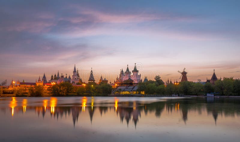 Flying sunset clouds above Izmaylovo s Kremlin