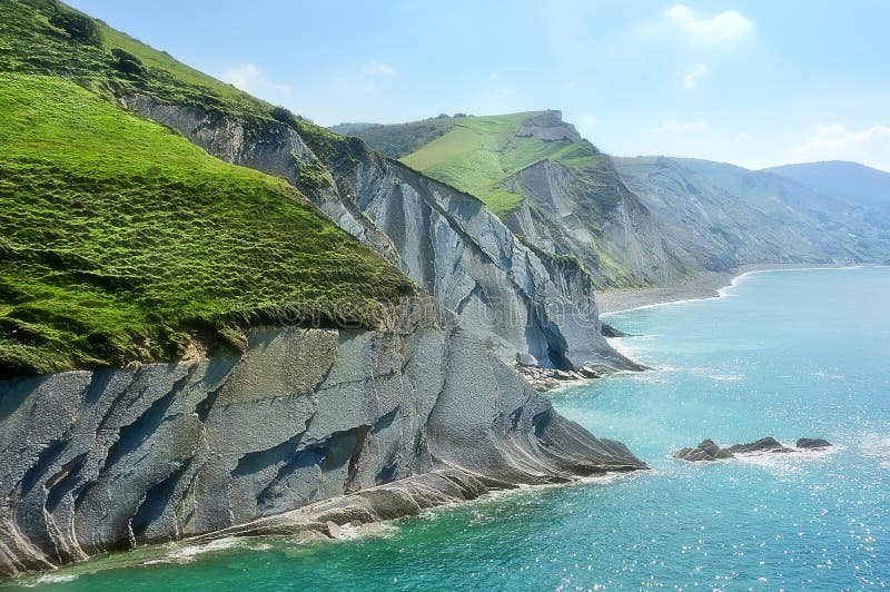 Flyschs in Zumaia-Küste in Gipuzkoa lizenzfreie stockbilder Flyschs in Zumaia-Küste in Gipuzkoa lizenzfreie stockbilder