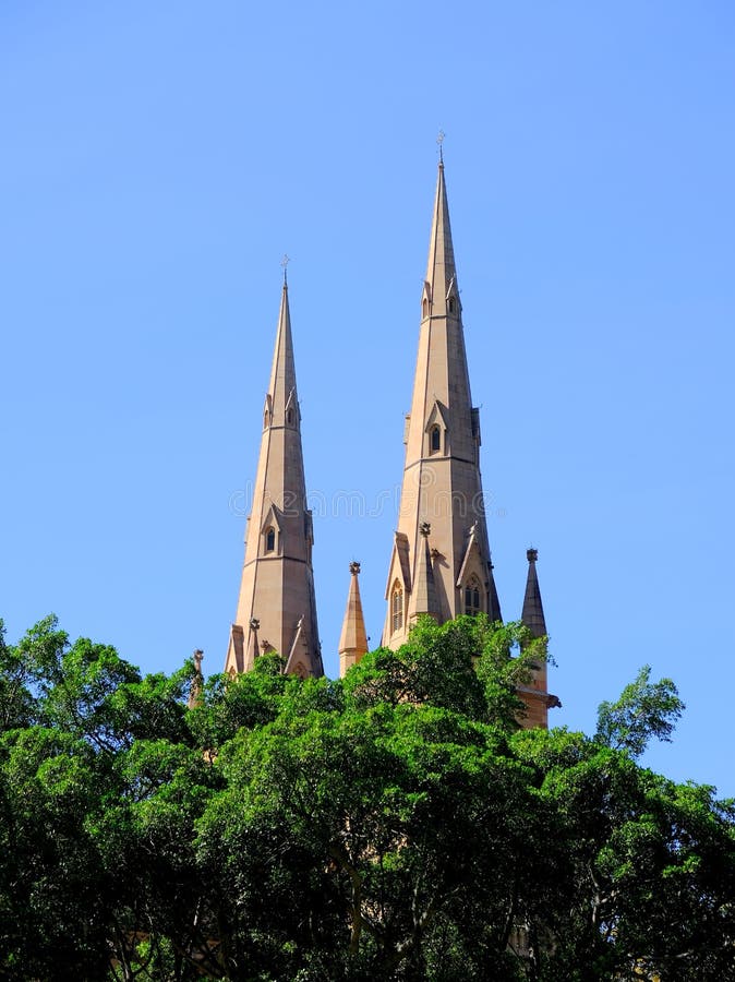 Flèches jumelles, cathédrale du ` s de St Mary, Sydney, Australie images stock Flèches jumelles, cathédrale du ` s de St Mary, Sydney, Australie images stock