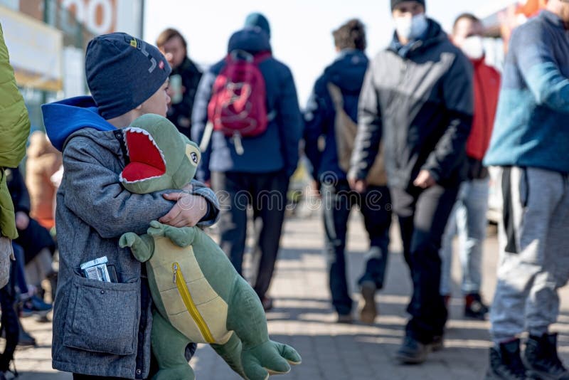 Flüchtlinge aus ukrainischer Heimat am ukrainischen Grenzübergang