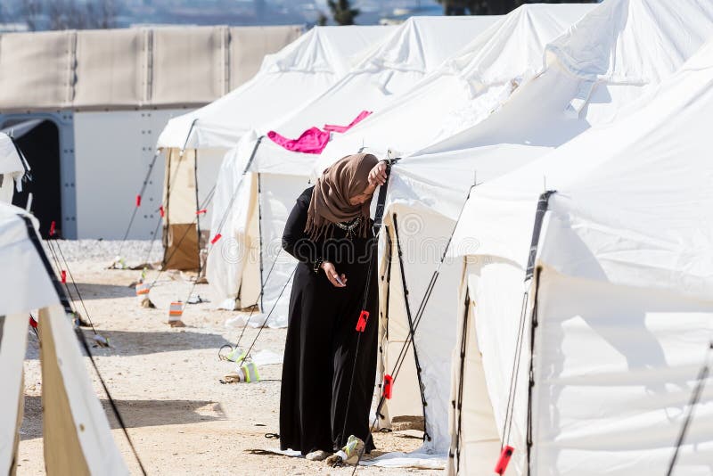 Flüchtlinge, die in den Zelten in der Mittelverlegung Diavata leben