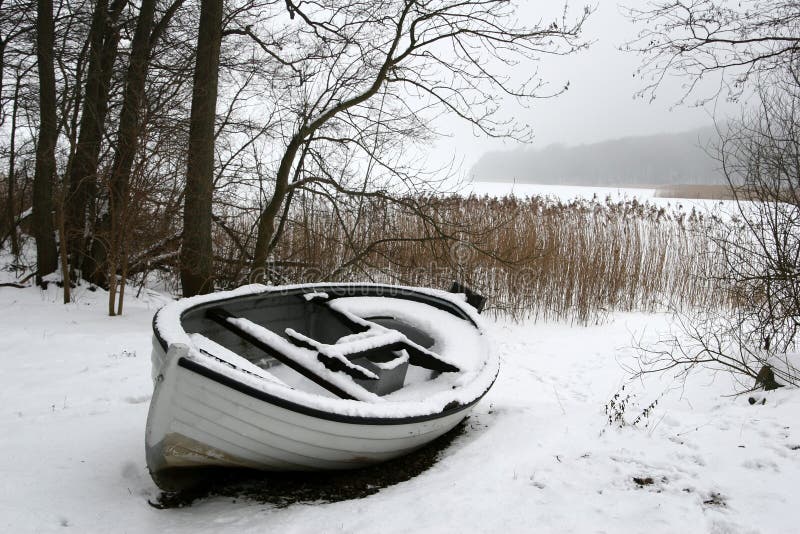 Foggy winter boat