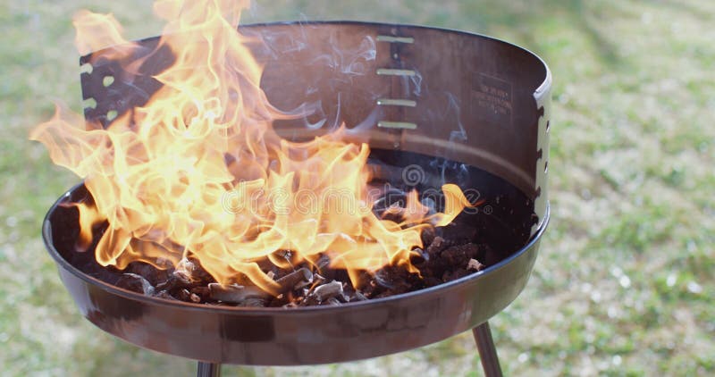 Fogo de ardência em um assado portátil