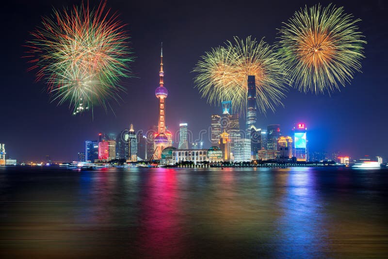 Fogos-de-artifício dia nacional da celebração em Shanghai, China imagens de stock royalty free Fogos-de-artifício dia nacional da celebração em Shanghai, China imagens de stock royalty free