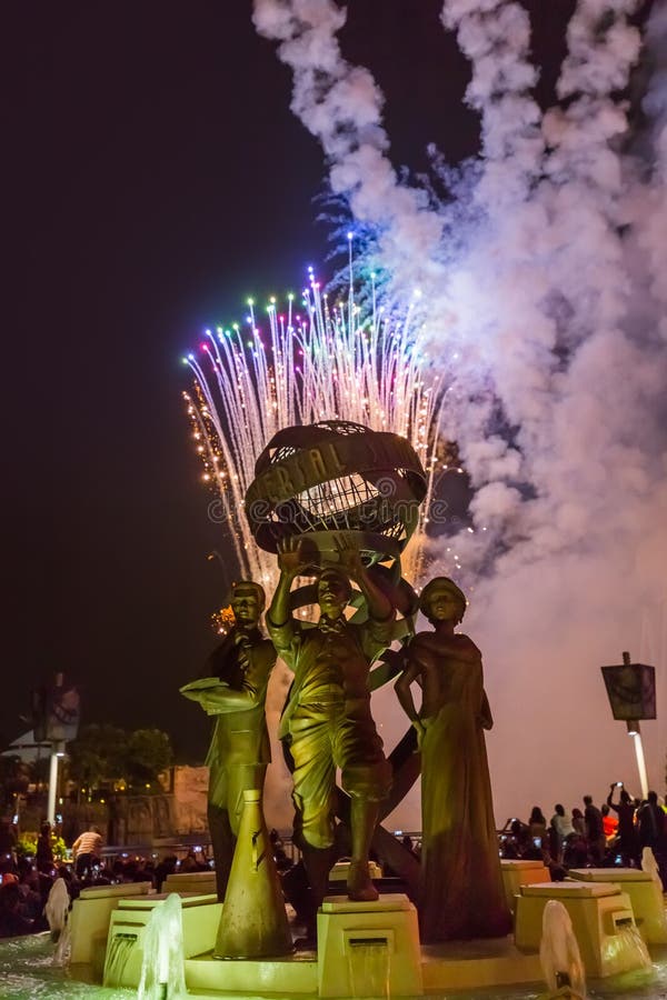 Fogos-de-artifício na ilha de Sentosa - Singapura imagens de stock Fogos-de-artifício na ilha de Sentosa - Singapura imagens de stock
