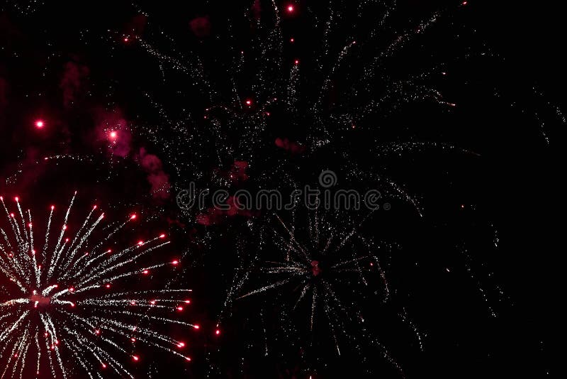 Fogos-de-artifício no céu nocturno Saudação da textura Foto abstrata do fl foto de stock Fogos-de-artifício no céu nocturno Saudação da textura Foto abstrata do fl foto de stock