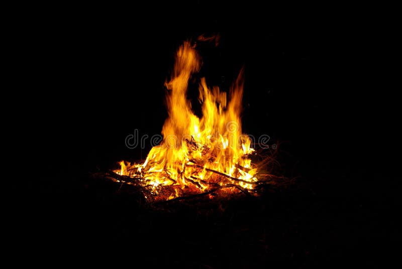 Fogueira do crepitação fotografia de stock Fogueira do crepitação fotografia de stock
