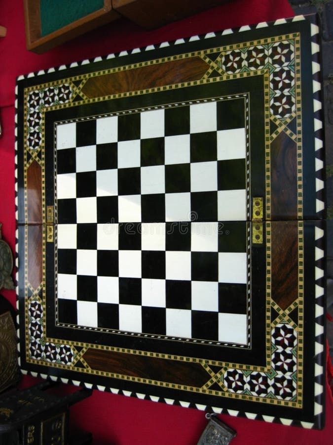 Foldingwoodenchessboard Picture. Image 87854733